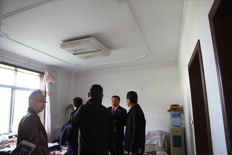 2.前往当事人家里查看房屋受损情况.JPG 2.前往当事人家里查看房屋受损情况.JPG